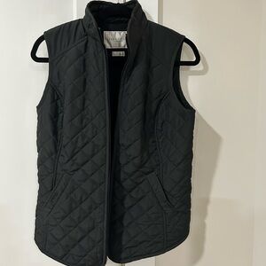 EUC - Black van huesen women’s quilted vest